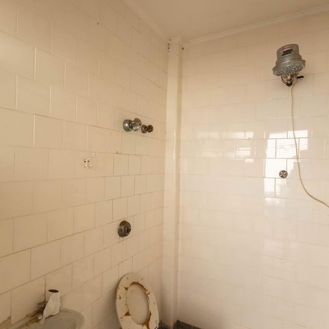 Casa à venda com 400m², 3 quartos e 3 vagas Casa à venda com 400m², 3 quartos e 3 vagasBanheiro de Serviço