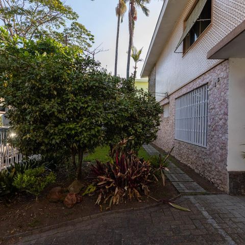 Casa à venda com 400m², 3 quartos e 3 vagas Casa à venda com 400m², 3 quartos e 3 vagasGaragem