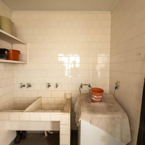 Casa à venda com 400m², 3 quartos e 3 vagas Casa à venda com 400m², 3 quartos e 3 vagasÁrea de Serviço