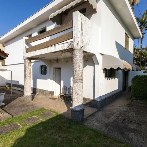 Casa à venda com 400m², 3 quartos e 3 vagas Casa à venda com 400m², 3 quartos e 3 vagasQuintal