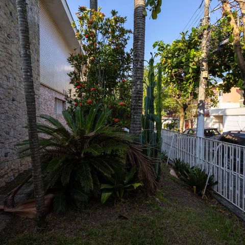 Casa à venda com 400m², 3 quartos e 3 vagas Casa à venda com 400m², 3 quartos e 3 vagasJardim