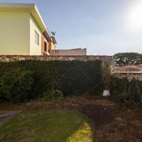 Casa à venda com 400m², 3 quartos e 3 vagas Casa à venda com 400m², 3 quartos e 3 vagasQuintal