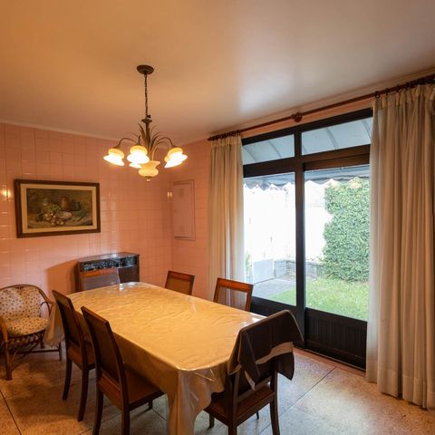 Casa à venda com 400m², 3 quartos e 3 vagas Casa à venda com 400m², 3 quartos e 3 vagasCopa