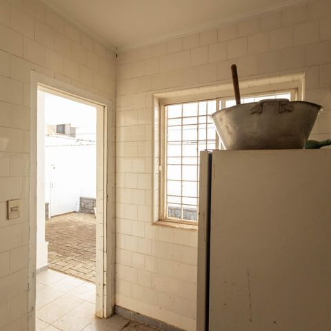 Casa à venda com 400m², 3 quartos e 3 vagas Casa à venda com 400m², 3 quartos e 3 vagasÁrea de Serviço