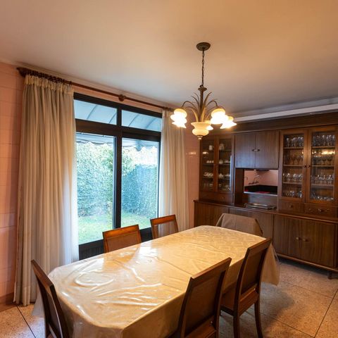 Casa à venda com 400m², 3 quartos e 3 vagas Casa à venda com 400m², 3 quartos e 3 vagasCopa