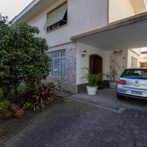 Casa à venda com 400m², 3 quartos e 3 vagas Casa à venda com 400m², 3 quartos e 3 vagasGaragem