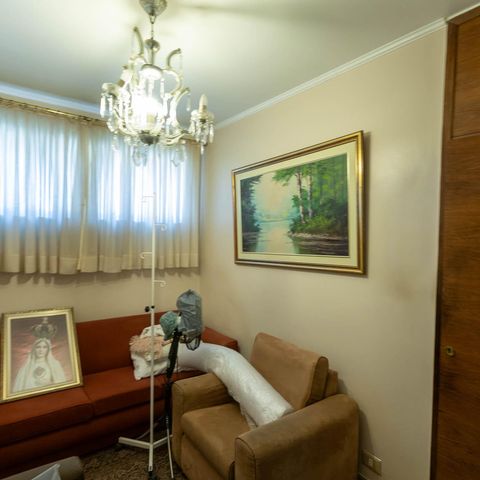 Casa à venda com 400m², 3 quartos e 3 vagas Casa à venda com 400m², 3 quartos e 3 vagasSala de TV