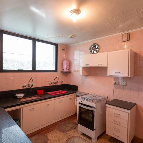 Casa à venda com 400m², 3 quartos e 3 vagas Casa à venda com 400m², 3 quartos e 3 vagasCozinha
