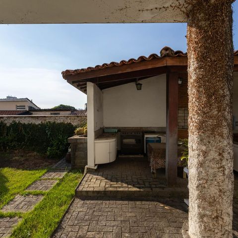 Casa à venda com 400m², 3 quartos e 3 vagas Casa à venda com 400m², 3 quartos e 3 vagasQuintal