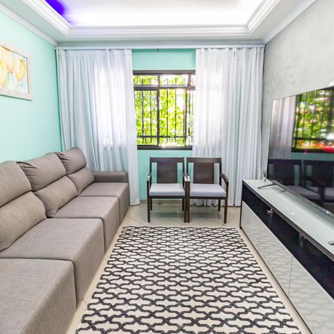 Casa à venda com 200m², 3 quartos e 4 vagas Casa à venda com 200m², 3 quartos e 4 vagasSala
