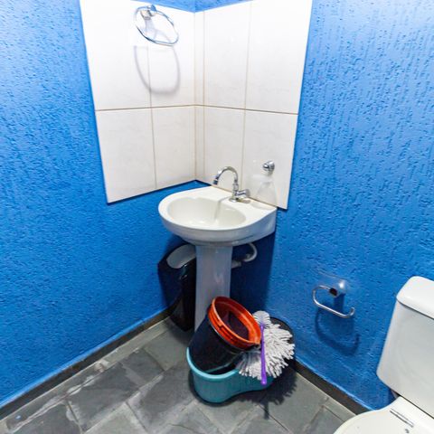Casa à venda com 200m², 3 quartos e 4 vagas Casa à venda com 200m², 3 quartos e 4 vagasBanheiro de serviço
