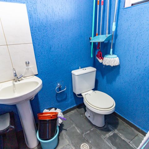 Casa à venda com 200m², 3 quartos e 4 vagas Casa à venda com 200m², 3 quartos e 4 vagasBanheiro de serviço