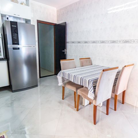 Casa à venda com 200m², 3 quartos e 4 vagas Casa à venda com 200m², 3 quartos e 4 vagasCozinha