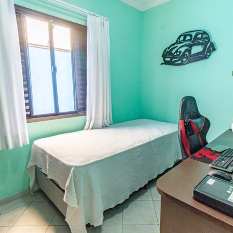 Casa à venda com 200m², 3 quartos e 4 vagas Casa à venda com 200m², 3 quartos e 4 vagasQuarto
