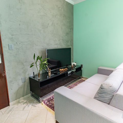 Casa à venda com 200m², 3 quartos e 4 vagas Casa à venda com 200m², 3 quartos e 4 vagasSala de TV