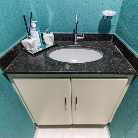 Casa à venda com 200m², 3 quartos e 4 vagas Casa à venda com 200m², 3 quartos e 4 vagasLavabo