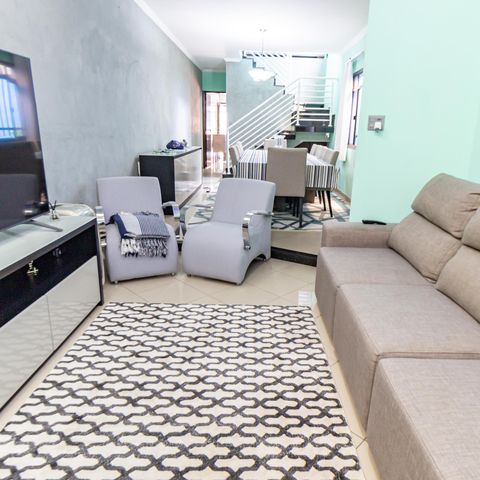 Casa à venda com 200m², 3 quartos e 4 vagas Casa à venda com 200m², 3 quartos e 4 vagasSala