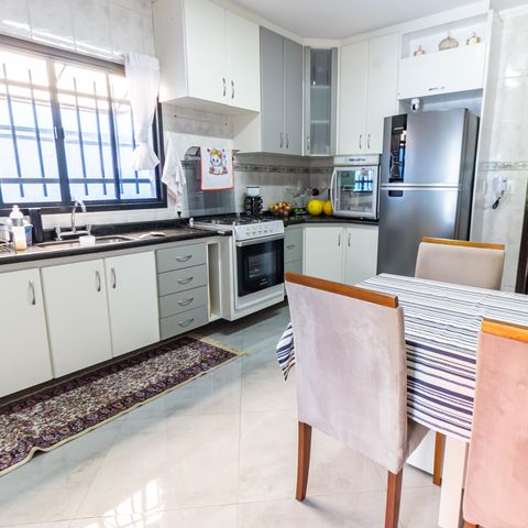 Casa à venda com 200m², 3 quartos e 4 vagas Casa à venda com 200m², 3 quartos e 4 vagasCozinha