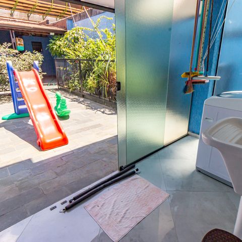 Casa à venda com 200m², 3 quartos e 4 vagas Casa à venda com 200m², 3 quartos e 4 vagasÁrea de Serviço
