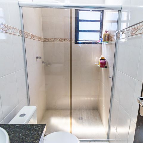 Casa à venda com 200m², 3 quartos e 4 vagas Casa à venda com 200m², 3 quartos e 4 vagasBanheiro da Suíte 1