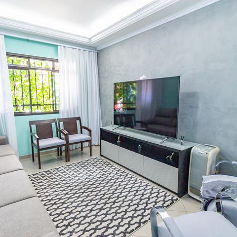 Casa à venda com 200m², 3 quartos e 4 vagas Casa à venda com 200m², 3 quartos e 4 vagasSala