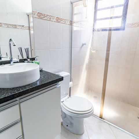 Casa à venda com 200m², 3 quartos e 4 vagas Casa à venda com 200m², 3 quartos e 4 vagasBanheiro da Suíte 2