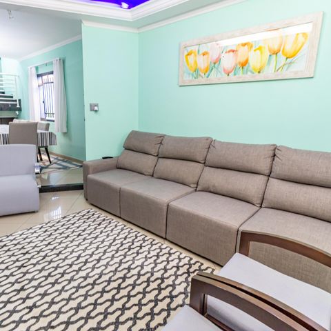Casa à venda com 200m², 3 quartos e 4 vagas Casa à venda com 200m², 3 quartos e 4 vagasSala