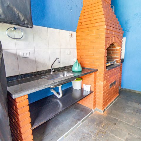 Casa à venda com 200m², 3 quartos e 4 vagas Casa à venda com 200m², 3 quartos e 4 vagasQuintal e Churrasqueira