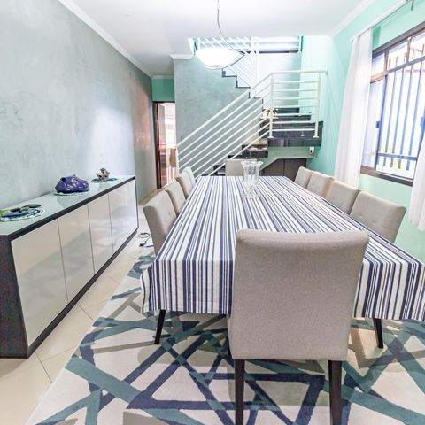 Casa à venda com 200m², 3 quartos e 4 vagas Casa à venda com 200m², 3 quartos e 4 vagasSala de Jantar