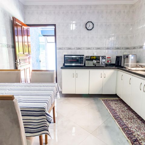 Casa à venda com 200m², 3 quartos e 4 vagas Casa à venda com 200m², 3 quartos e 4 vagasCozinha