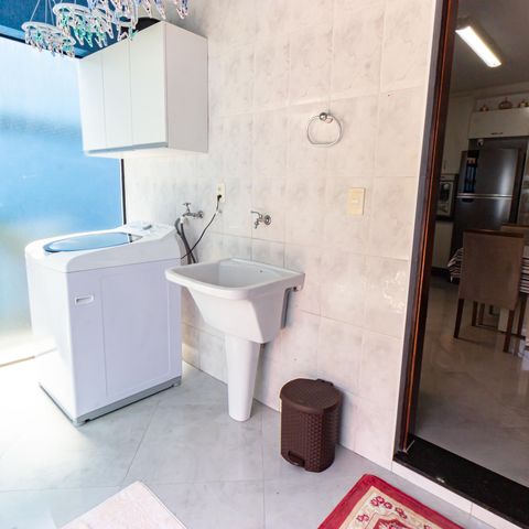Casa à venda com 200m², 3 quartos e 4 vagas Casa à venda com 200m², 3 quartos e 4 vagasÁrea de Serviço