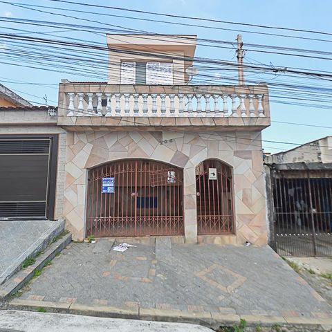 Casa à venda com 130m², 3 quartos e 1 vaga Casa à venda com 130m², 3 quartos e 1 vagaFachada