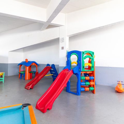 Apartamento para alugar com 72m², 2 quartos e 1 vaga Apartamento para alugar com 72m², 2 quartos e 1 vagaÁrea comum - Playground