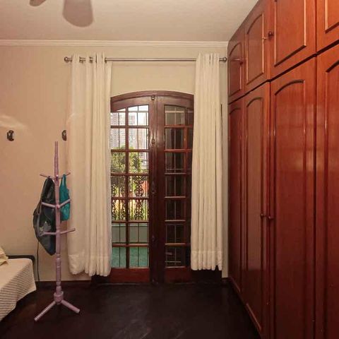 Casa à venda com 450m², 3 quartos e 8 vagas Casa à venda com 450m², 3 quartos e 8 vagasQuarto