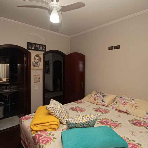 Casa à venda com 450m², 3 quartos e 8 vagas Casa à venda com 450m², 3 quartos e 8 vagasSuíte