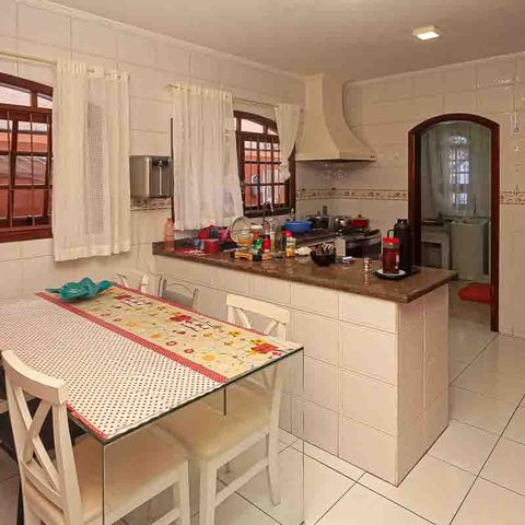 Casa à venda com 450m², 3 quartos e 8 vagas Casa à venda com 450m², 3 quartos e 8 vagasCozinha