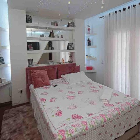 Casa à venda com 450m², 3 quartos e 8 vagas Casa à venda com 450m², 3 quartos e 8 vagasSuíte 2