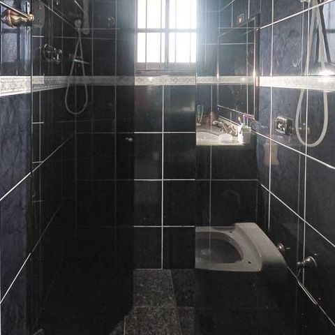 Casa à venda com 450m², 3 quartos e 8 vagas Casa à venda com 450m², 3 quartos e 8 vagasBanheiro da Suíte