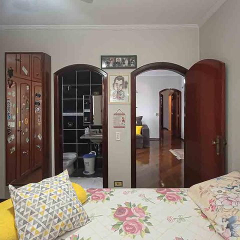 Casa à venda com 450m², 3 quartos e 8 vagas Casa à venda com 450m², 3 quartos e 8 vagasSuíte