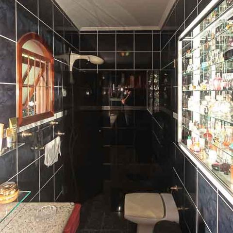 Casa à venda com 450m², 3 quartos e 8 vagas Casa à venda com 450m², 3 quartos e 8 vagasBanheiro da Suíte 2