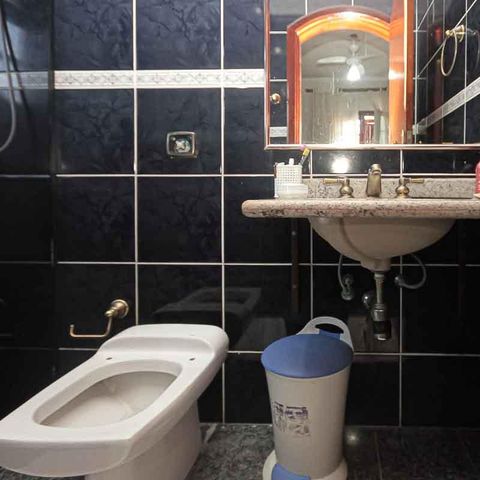 Casa à venda com 450m², 3 quartos e 8 vagas Casa à venda com 450m², 3 quartos e 8 vagasBanheiro da Suíte
