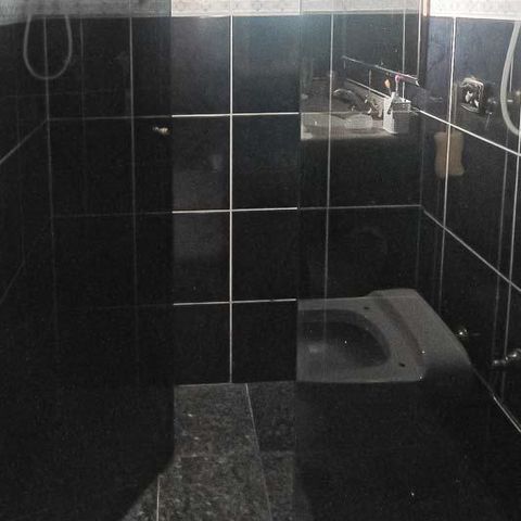 Casa à venda com 450m², 3 quartos e 8 vagas Casa à venda com 450m², 3 quartos e 8 vagasBanheiro da Suíte