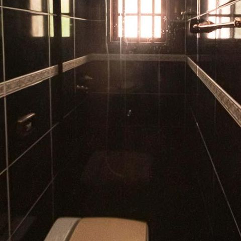 Casa à venda com 450m², 3 quartos e 8 vagas Casa à venda com 450m², 3 quartos e 8 vagasBanheiro da Garagem