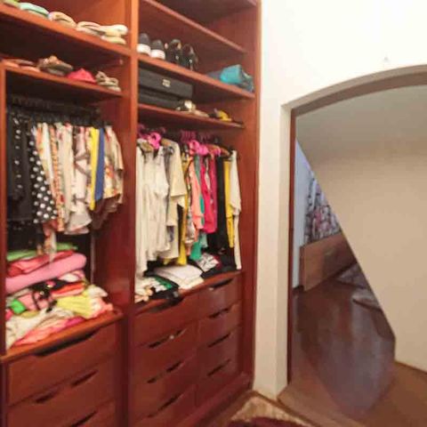 Casa à venda com 450m², 3 quartos e 8 vagas Casa à venda com 450m², 3 quartos e 8 vagasCloset da Suíte 2