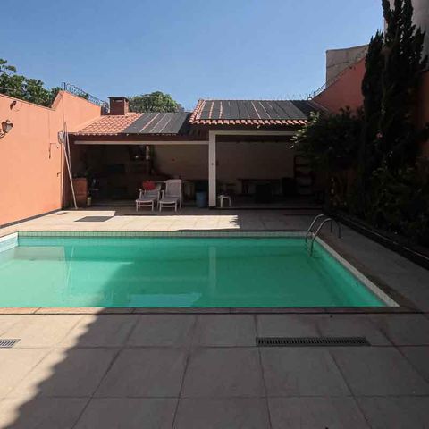 Casa à venda com 450m², 3 quartos e 8 vagas Casa à venda com 450m², 3 quartos e 8 vagasPiscina