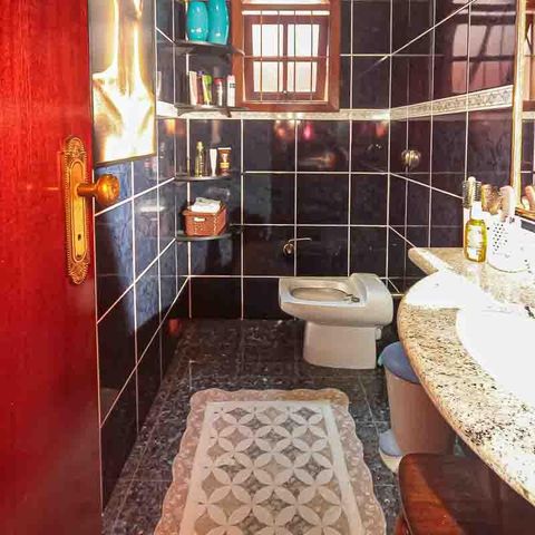 Casa à venda com 450m², 3 quartos e 8 vagas Casa à venda com 450m², 3 quartos e 8 vagasLavabo