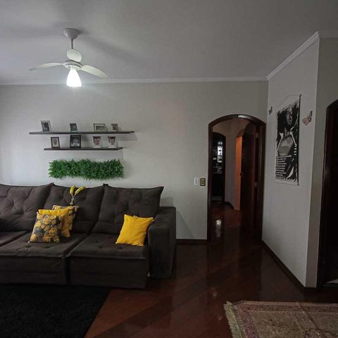 Casa à venda com 450m², 3 quartos e 8 vagas Casa à venda com 450m², 3 quartos e 8 vagasSala 4