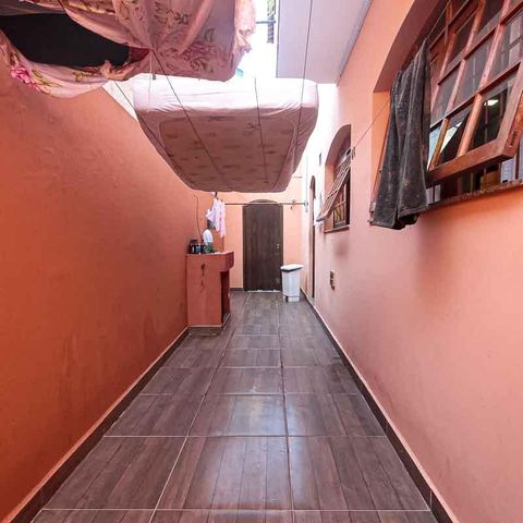 Casa à venda com 450m², 3 quartos e 8 vagas Casa à venda com 450m², 3 quartos e 8 vagasCorredor Lateral