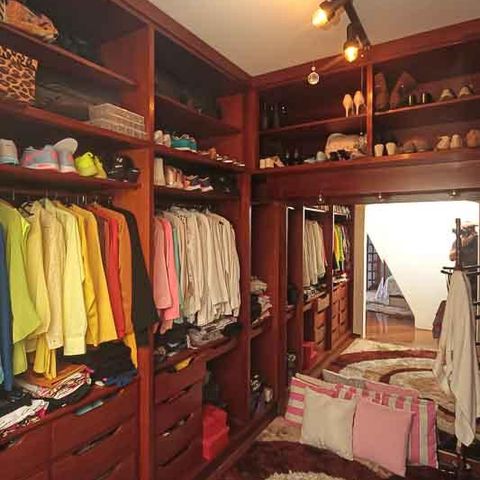 Casa à venda com 450m², 3 quartos e 8 vagas Casa à venda com 450m², 3 quartos e 8 vagasCloset da Suíte 2