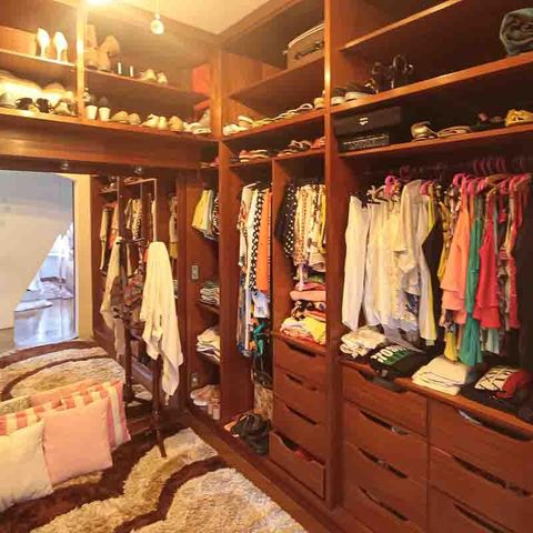 Casa à venda com 450m², 3 quartos e 8 vagas Casa à venda com 450m², 3 quartos e 8 vagasCloset da Suíte 2